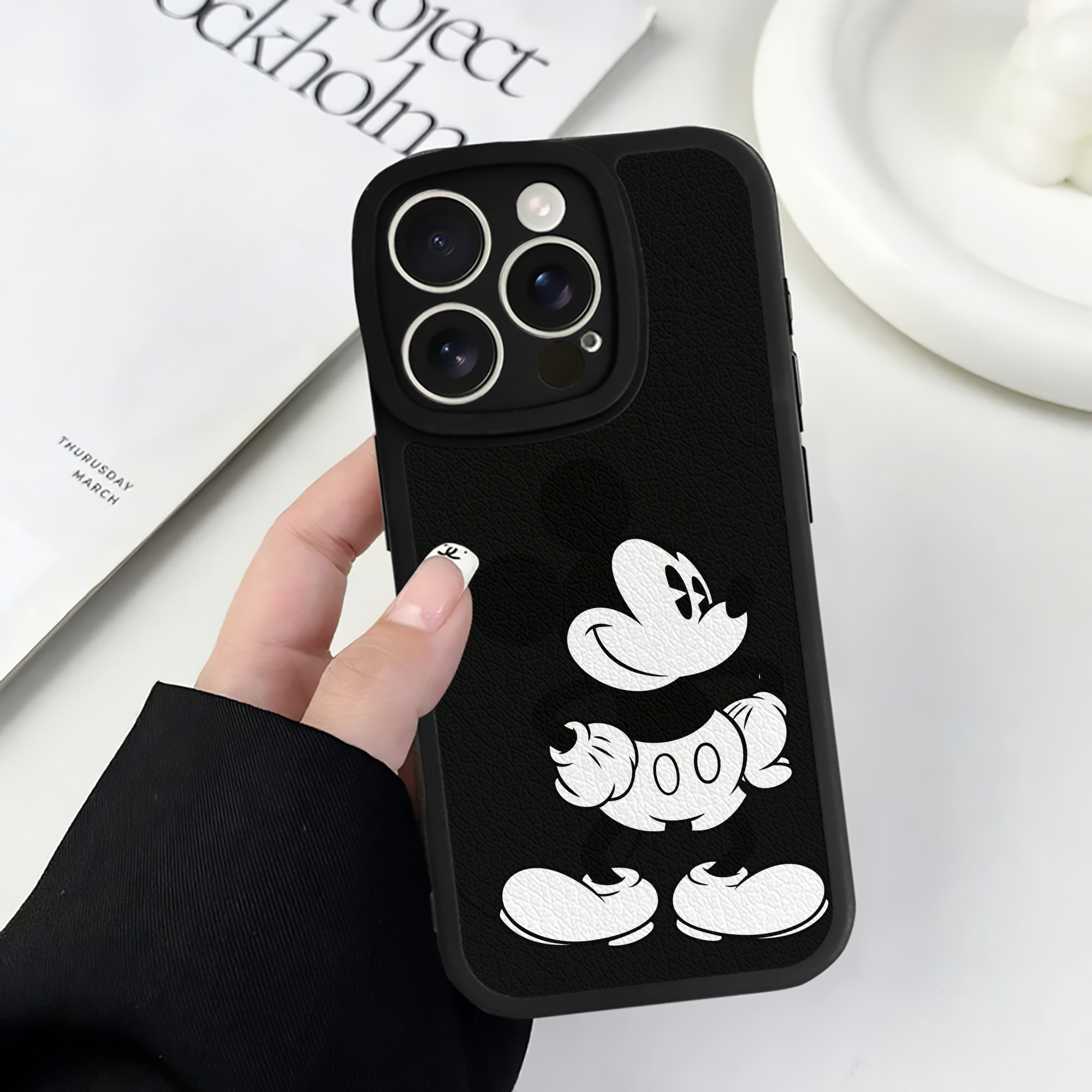 （画像用） ミッキーマウス Mickey Mouse 【iPhone 16シリーズ対応】シリコンスマホケース（レザー調） 材質：シリコン